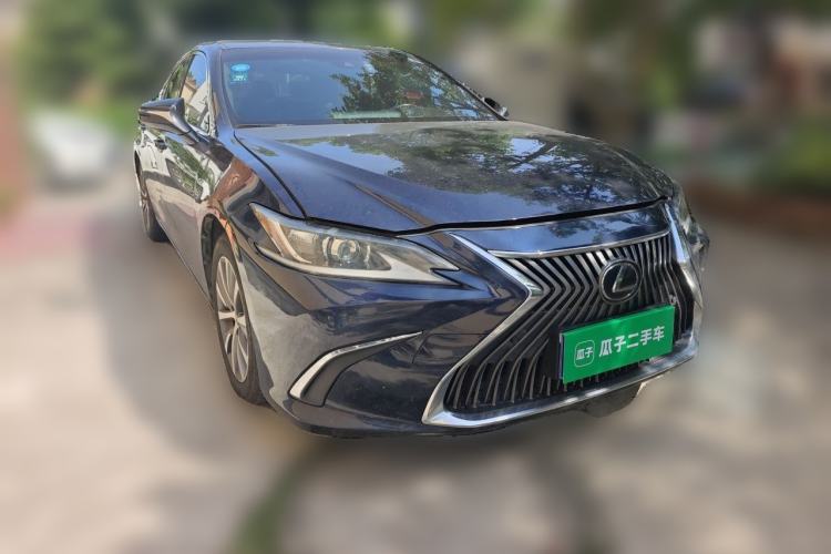 Used Lexus ES 2018 200 Excellence Edition China V Standard Front Right 45 Deg
