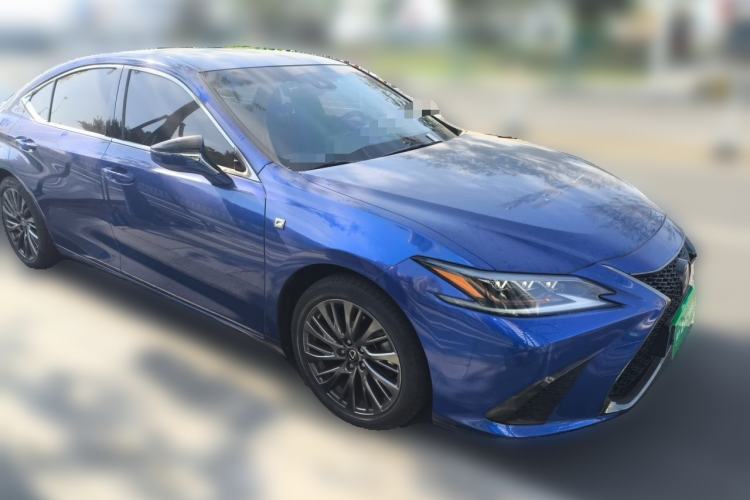 Used Lexus ES 2018 260 F SPORT China VI Front Right 45 Deg