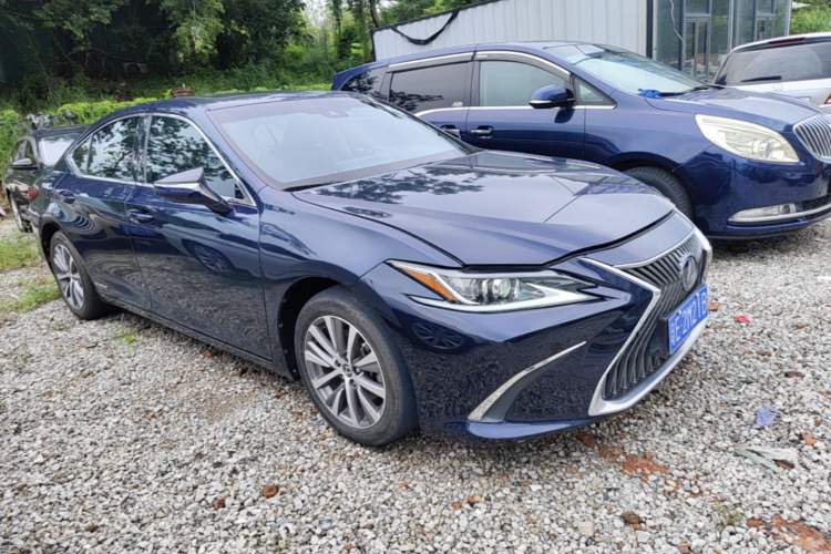 Used Lexus ES 2018 300h Premier Edition China V Standard Front Right 45 Deg