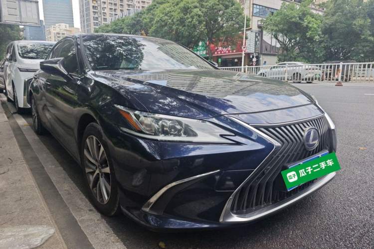 Used Lexus ES 2018 300h Premier Edition China VI Standard Front Right 45 Deg
