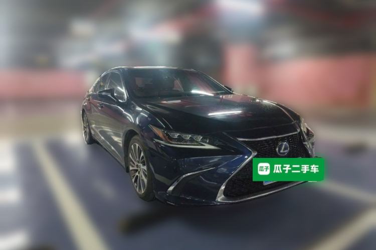 Used Lexus ES 2018 300h Premium Edition China V Standard Front Right 45 Deg