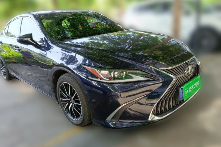 Used Lexus ES 2018 200 Excellence Edition China V Standard Front Right 45 Deg