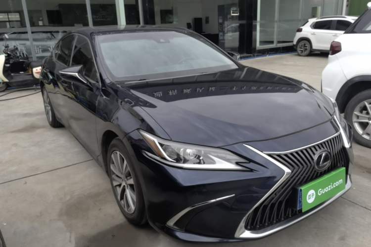 Used Lexus ES 2018 200 Excellence Edition China V Standard Front Right 45 Deg