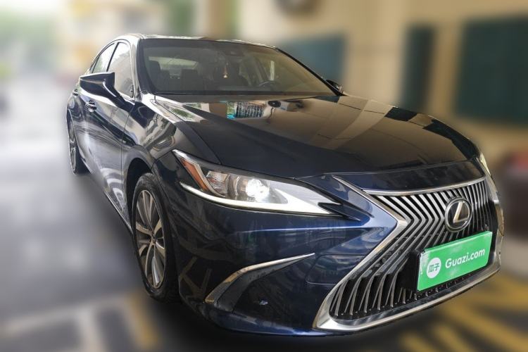 Used Lexus ES 2018 200 Excellence Edition China V Standard Front Right 45 Deg