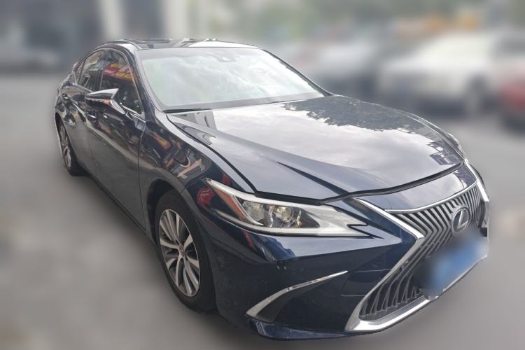 Used Lexus ES 2018 200 Luxury Edition China VI Front Right 45 Deg