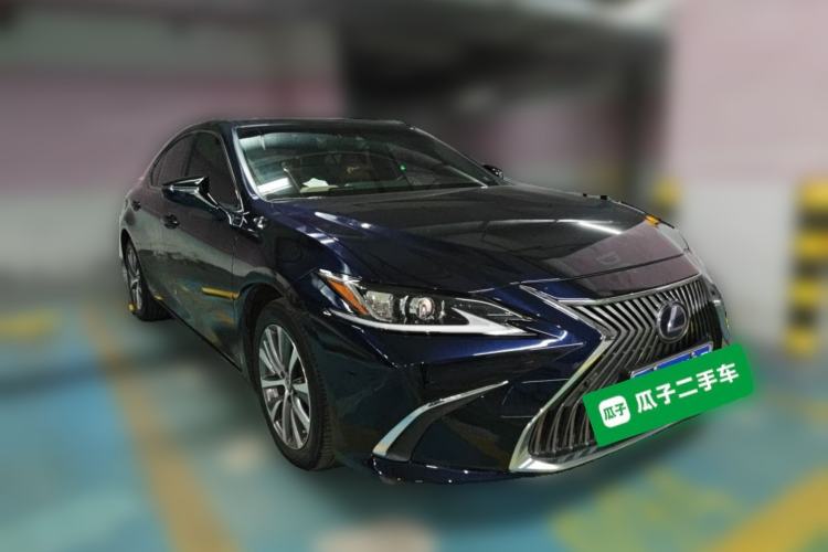 Used Lexus ES 2018 300h Premier Edition China V Standard Front Right 45 Deg