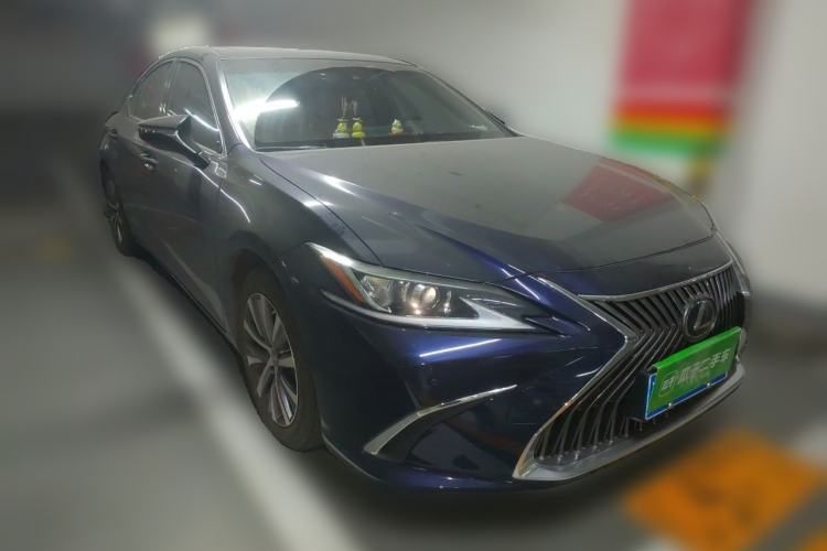 Used Lexus ES 2018 200 Excellence Edition China V Standard Front Right 45 Deg