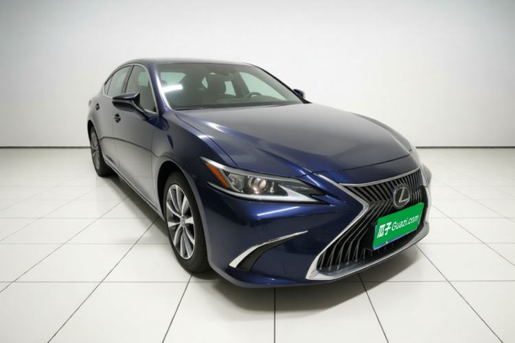 Used Lexus ES 2018 200 Excellence Edition China V Standard Front Right 45 Deg