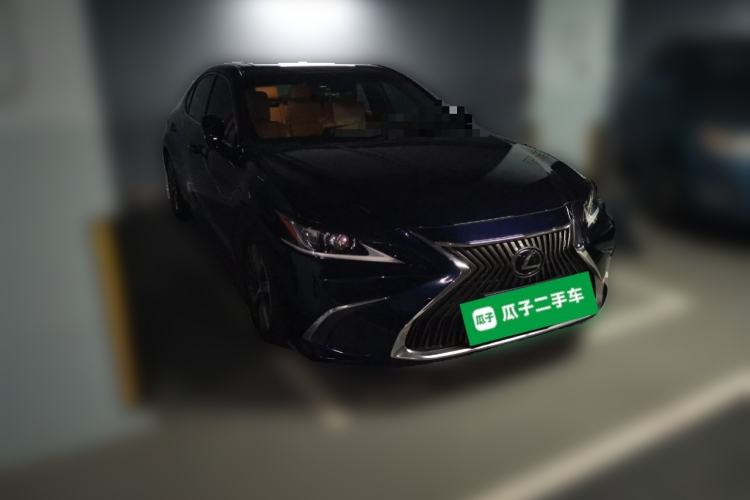 Used Lexus ES 2018 260 Excellence Edition China V Standard Front Right 45 Deg