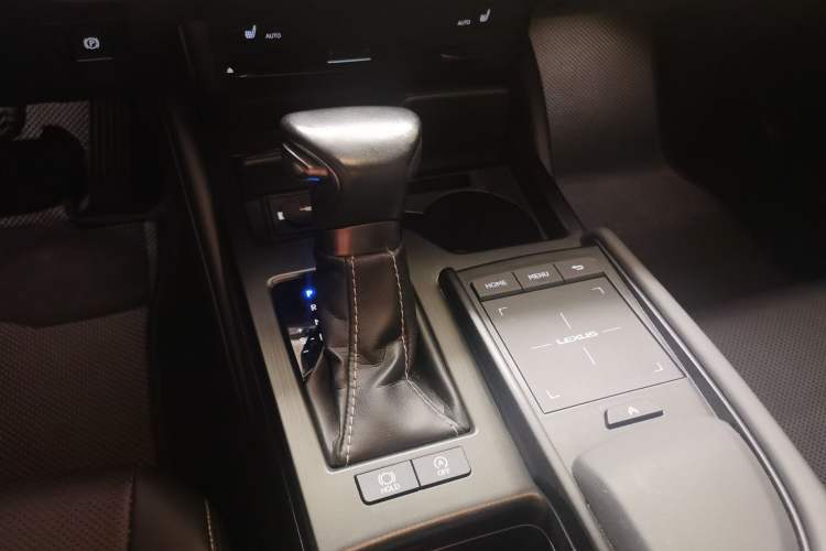Used Lexus ES 2018 200 Excellence Edition China VI Standard Gear Lever