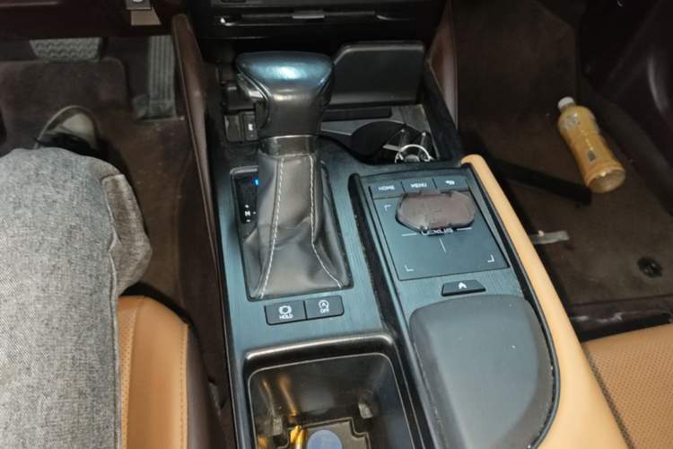 Used Lexus ES 2018 200 Excellence Edition China V Standard Gear Lever