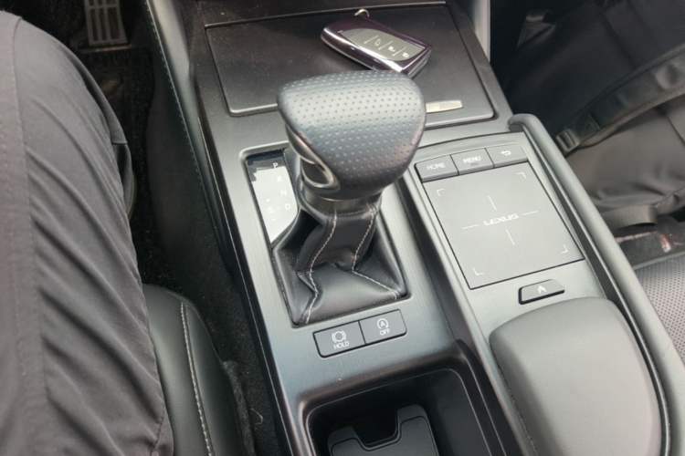 Used Lexus ES 2018 260 Excellence Edition China VI Standard Gear Lever