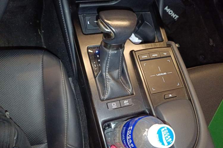 Used Lexus ES 2018 300h Premier Edition China VI Standard Gear Lever