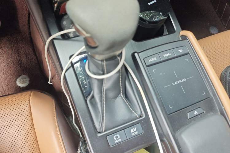 Used Lexus ES 2018 300h Premier Edition China VI Standard Gear Lever