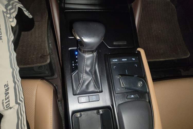 Used Lexus ES 2018 200 Excellence Edition China V Standard Gear Lever