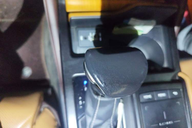 Used Lexus ES 2018 300h Premium Edition China V Standard Gear Lever
