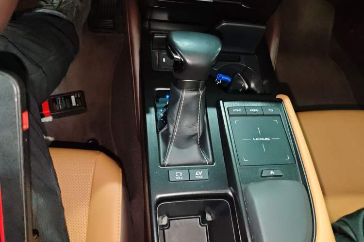 Used Lexus ES 2018 300h Premier Edition China VI Standard Gear Lever