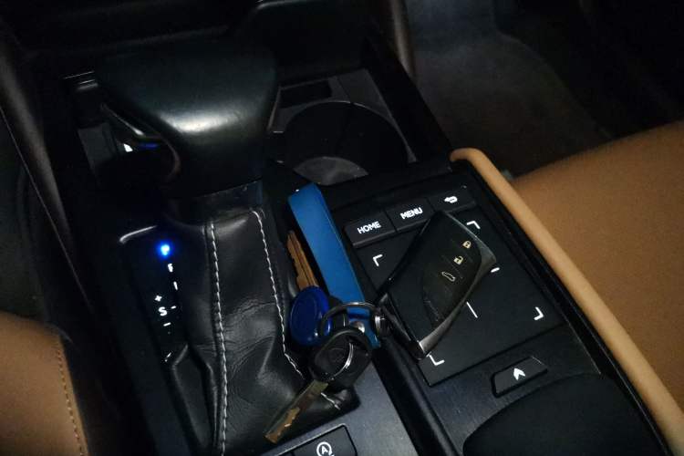 Used Lexus ES 2018 260 Excellence Edition China V Standard Gear Lever