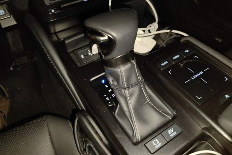 Used Lexus ES 2018 300h Premier Edition China VI Standard Gear Lever