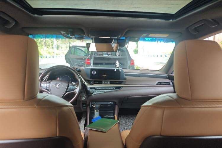 Used Lexus ES 2018 200 Excellence Edition China VI Standard Headliner