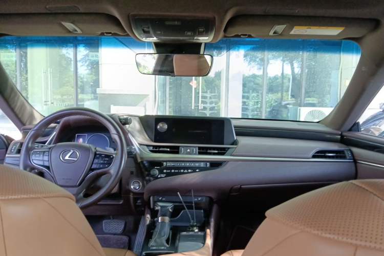 Used Lexus ES 2018 200 Excellence Edition China V Standard Headliner
