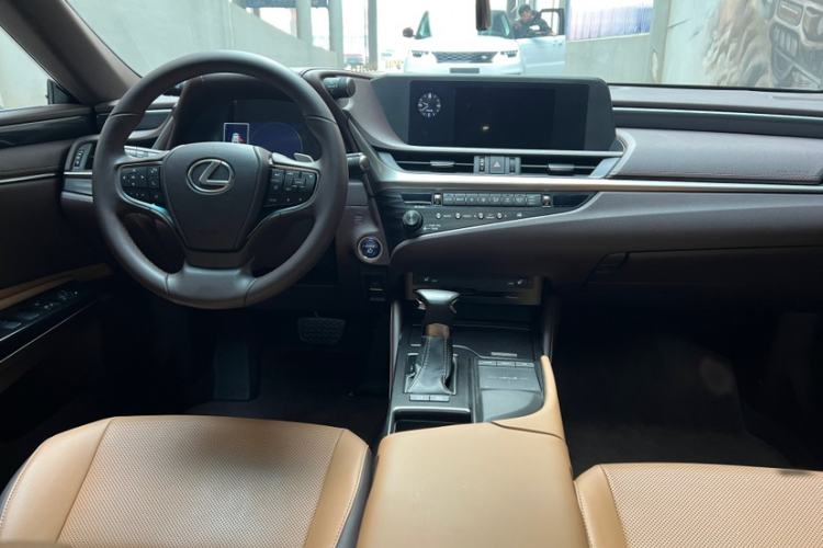 Used Lexus ES 2018 300h Premier Edition China VI Standard Interior 1