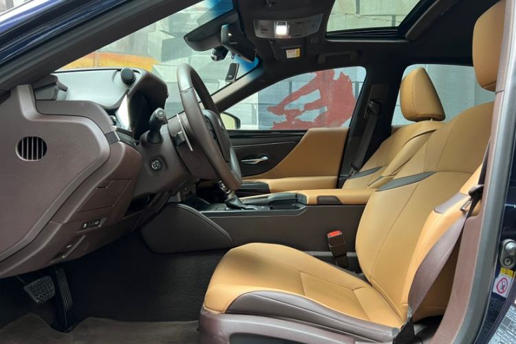 Used Lexus ES 2018 300h Premier Edition China VI Standard Interior 2