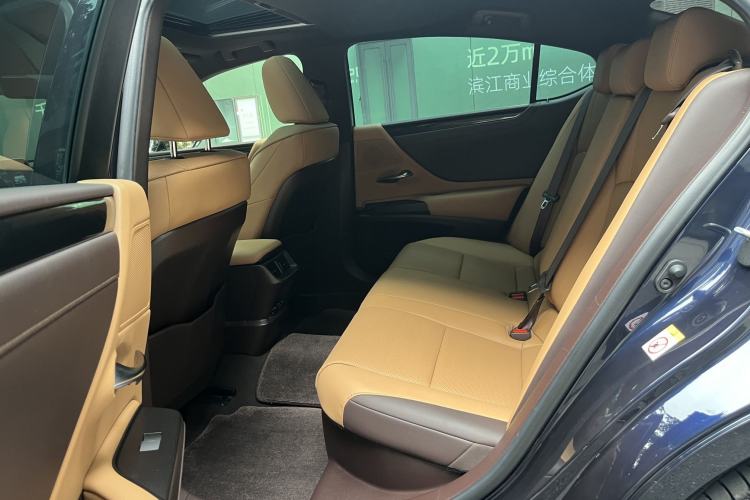 Used Lexus ES 2018 300h Premier Edition China V Standard Interior 2