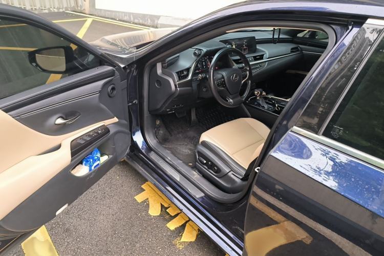 Used Lexus ES 2018 200 Excellence Edition China VI Standard Interior 3