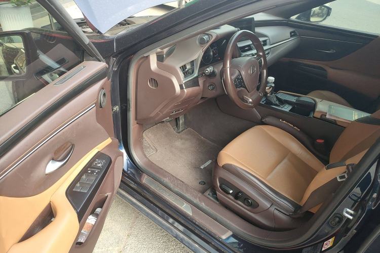 Used Lexus ES 2018 200 Excellence Edition China VI Standard Interior 3