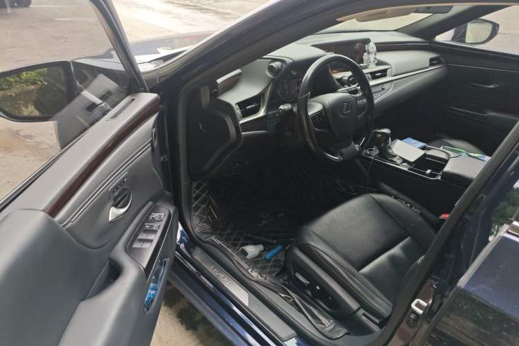 Used Lexus ES 2018 200 Luxury Edition China V Standard Interior 3