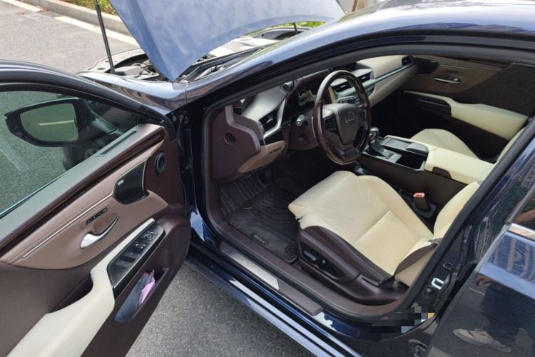 Used Lexus ES 2018 300h Executive Version China V Standard Interior 3