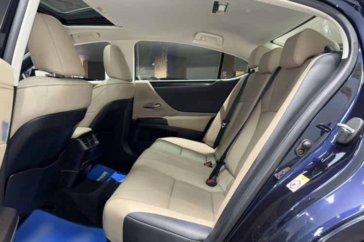 Used Lexus ES 2018 200 Excellence Edition China V Standard Interior 4