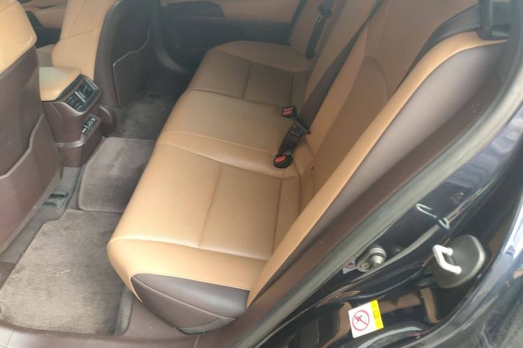 Used Lexus ES 2018 200 Excellence Edition China VI Standard Interior 4
