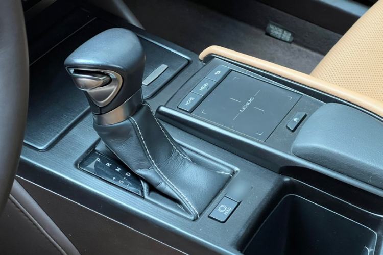Used Lexus ES 2018 300h Premier Edition China VI Standard Interior 4
