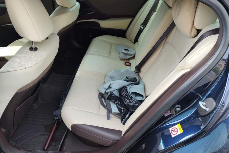 Used Lexus ES 2018 300h Executive Version China V Standard Interior 4