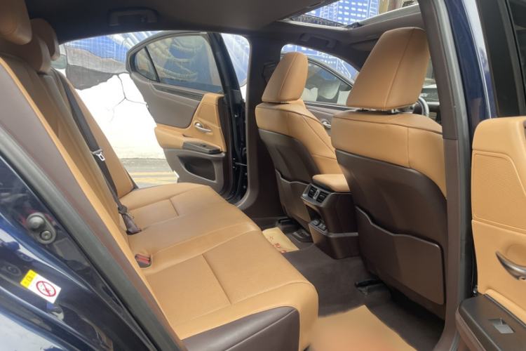 Used Lexus ES 2018 200 Excellence Edition China V Standard Interior 6