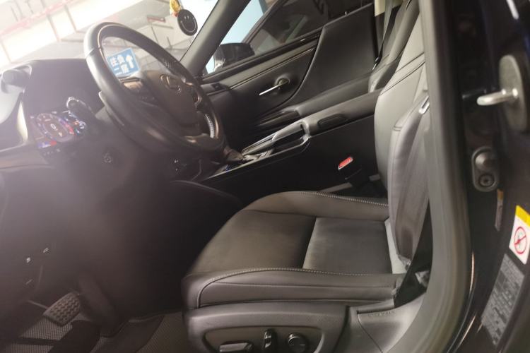 Used Lexus ES 2018 200 Excellence Edition China VI Standard Left Front Seat