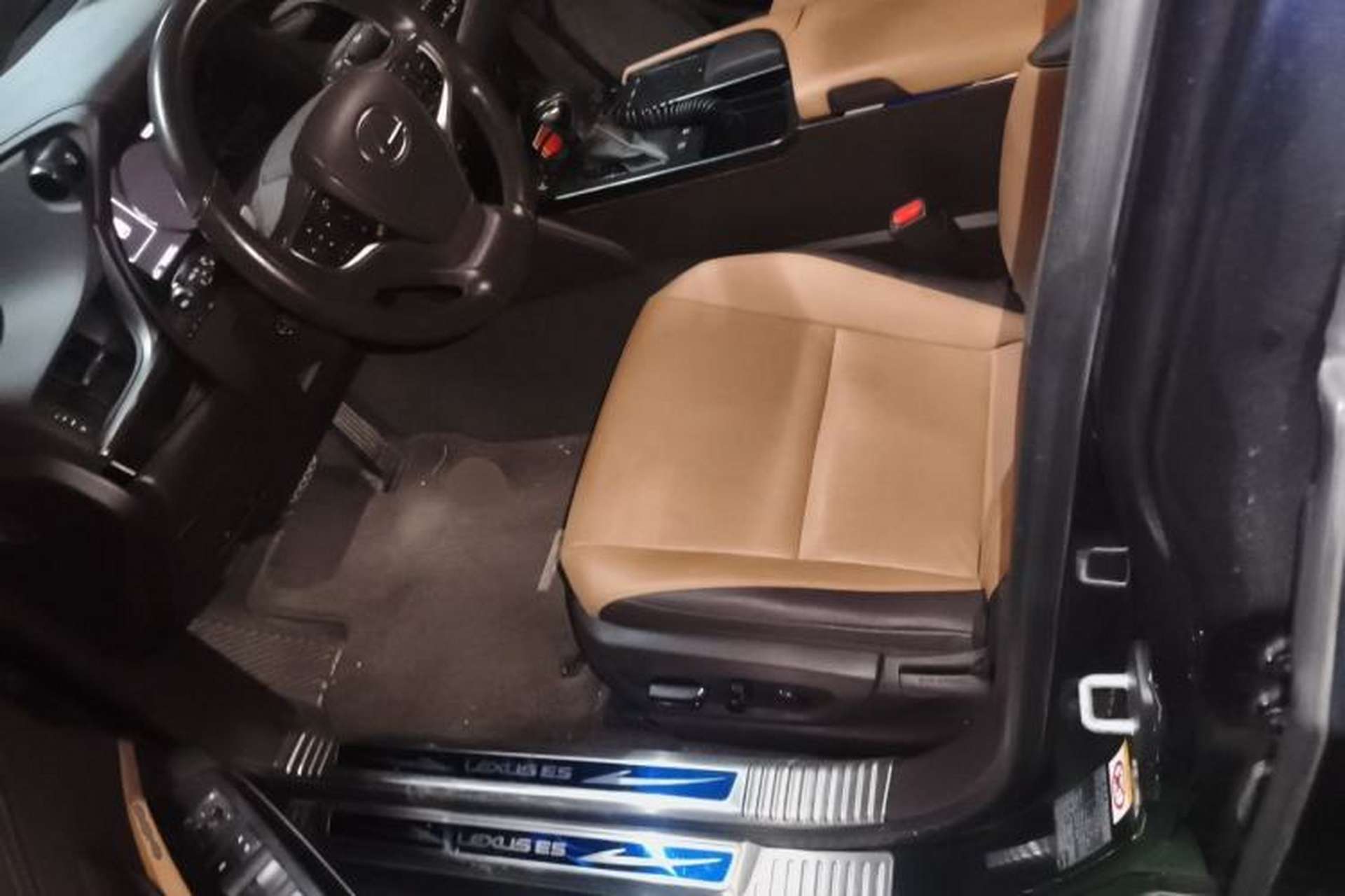 Used Lexus ES 2018 300h Premier Edition China VI Standard Left Front Seat