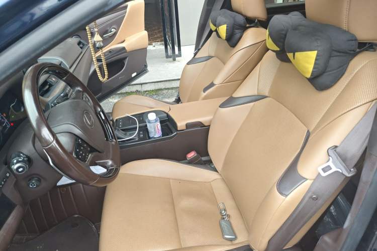 Used Lexus ES 2018 200 Luxury Edition China VI Left Front Seat