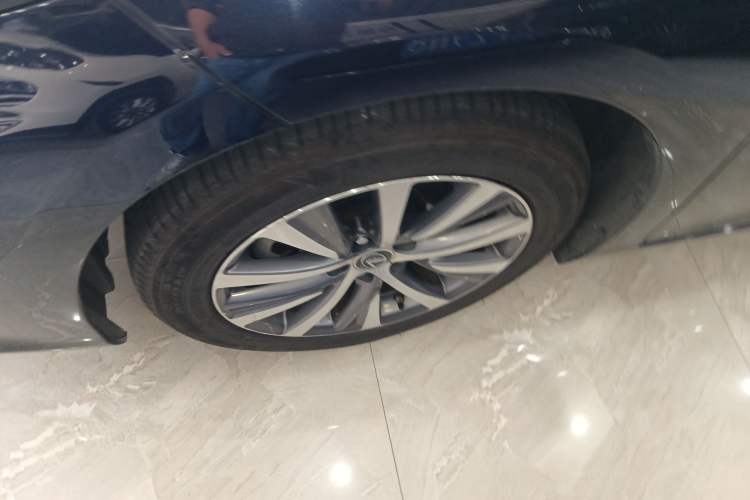 Used Lexus ES 2018 300h Premier Edition China VI Standard Left Front Wheel Hub