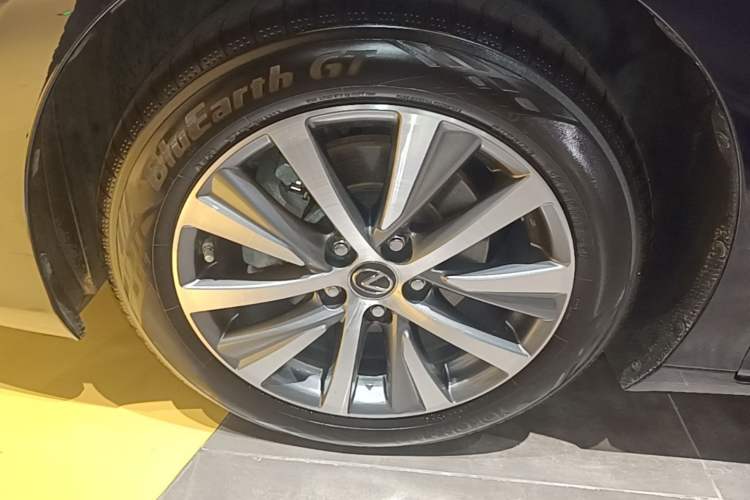 Used Lexus ES 2018 200 Excellence Edition China V Standard Left Front Wheel Hub