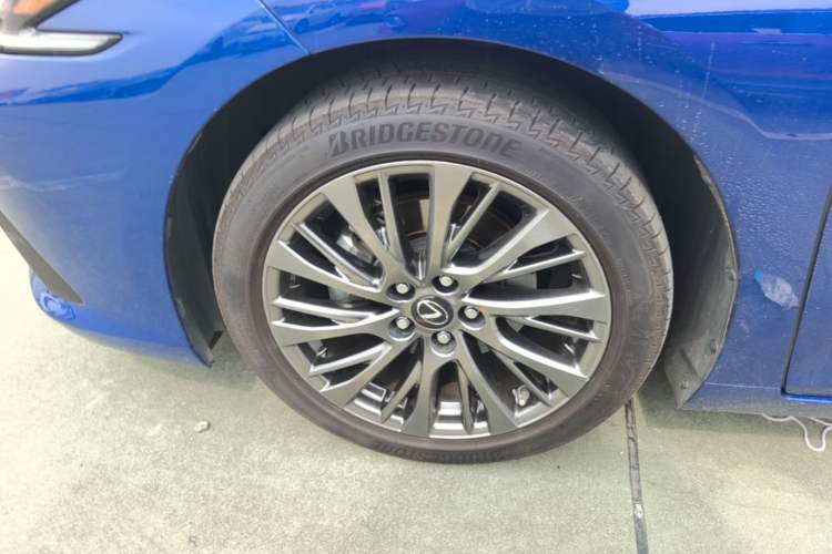 Used Lexus ES 2018 260 Excellence Edition China VI Standard Left Front Wheel Hub
