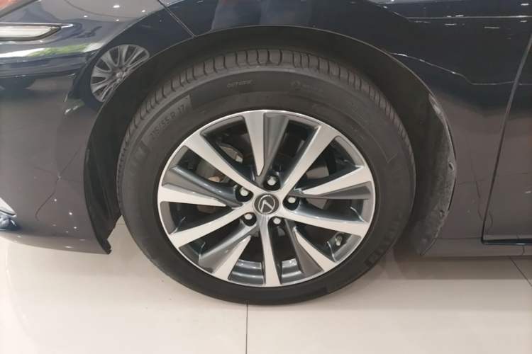 Used Lexus ES 2018 200 Excellence Edition China V Standard Left Front Wheel Hub