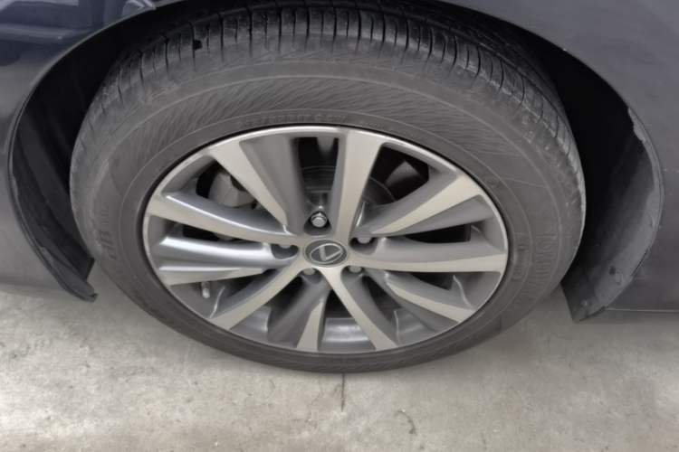 Used Lexus ES 2018 200 Excellence Edition China V Standard Left Front Wheel Hub