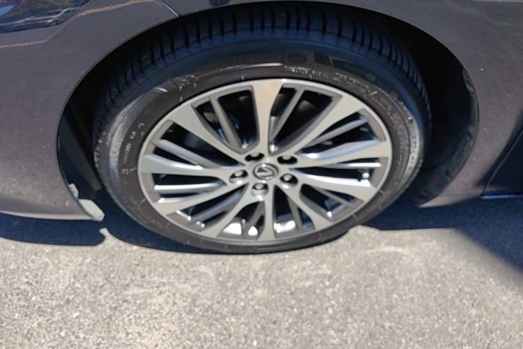 Used Lexus ES 2018 300h Premium Edition China VI Standard Left Front Wheel Hub