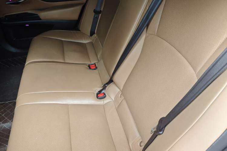 Used Lexus ES 2018 300h Premier Edition China VI Standard Left Rear Seat