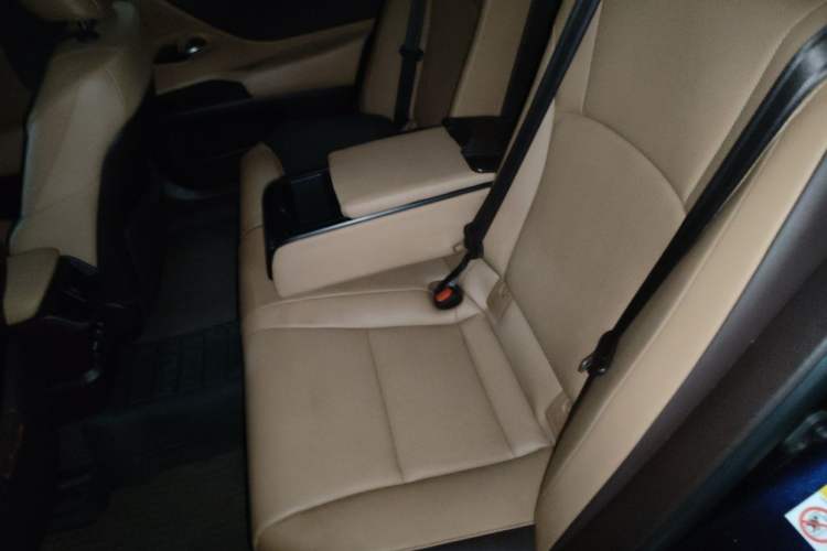 Used Lexus ES 2018 200 Excellence Edition China V Standard Left Rear Seat