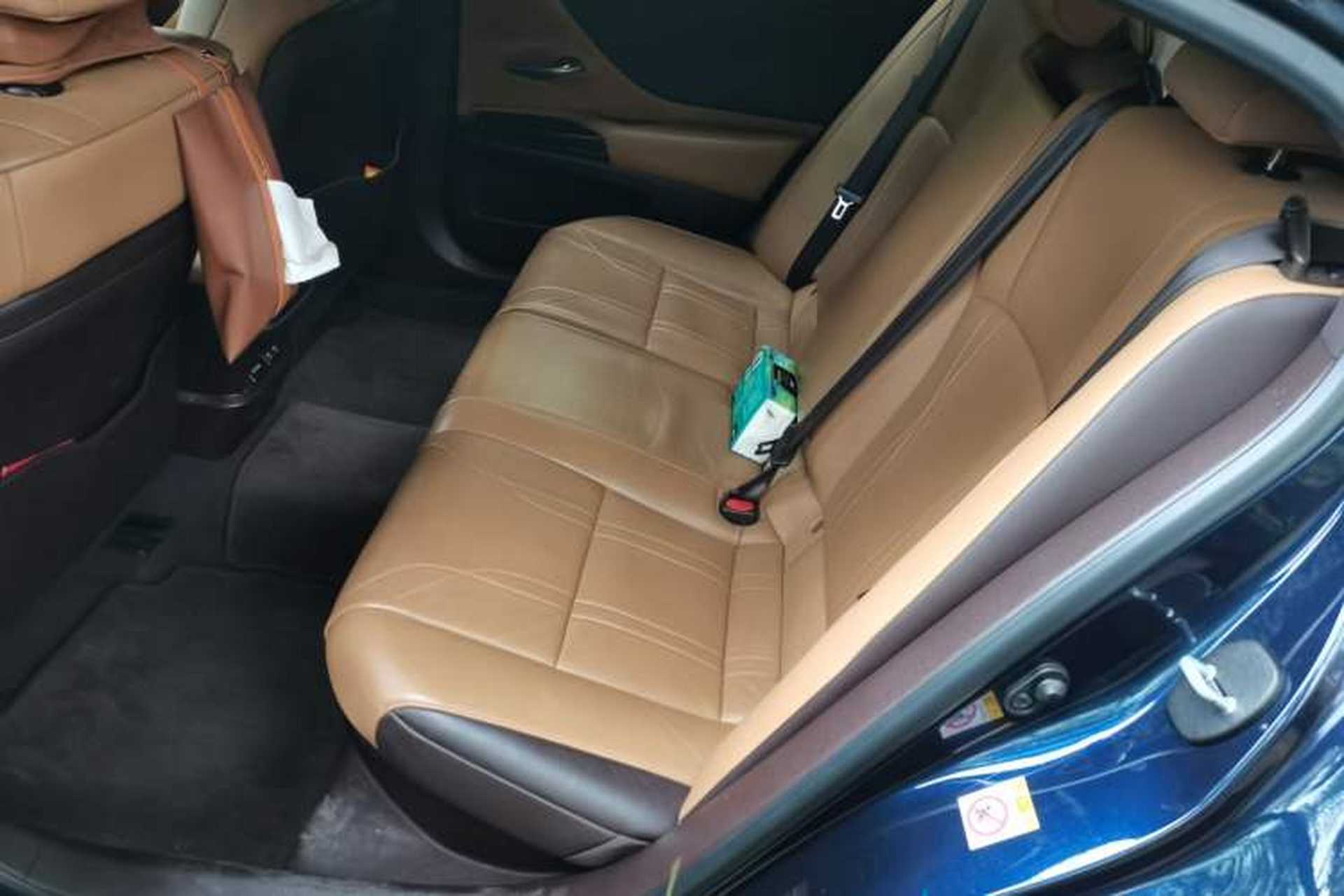 Used Lexus ES 2018 300h Premium Edition China VI Standard Left Rear Seat