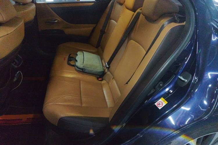 Used Lexus ES 2018 300h Premium Edition China V Standard Left Rear Seat